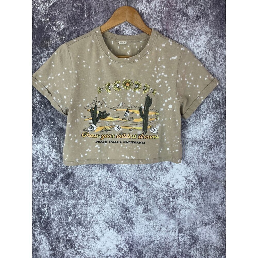 Vibe N' Brown Tan Graphic Chase Your Wildest Dreams Cropped Top Tee Shirt Small